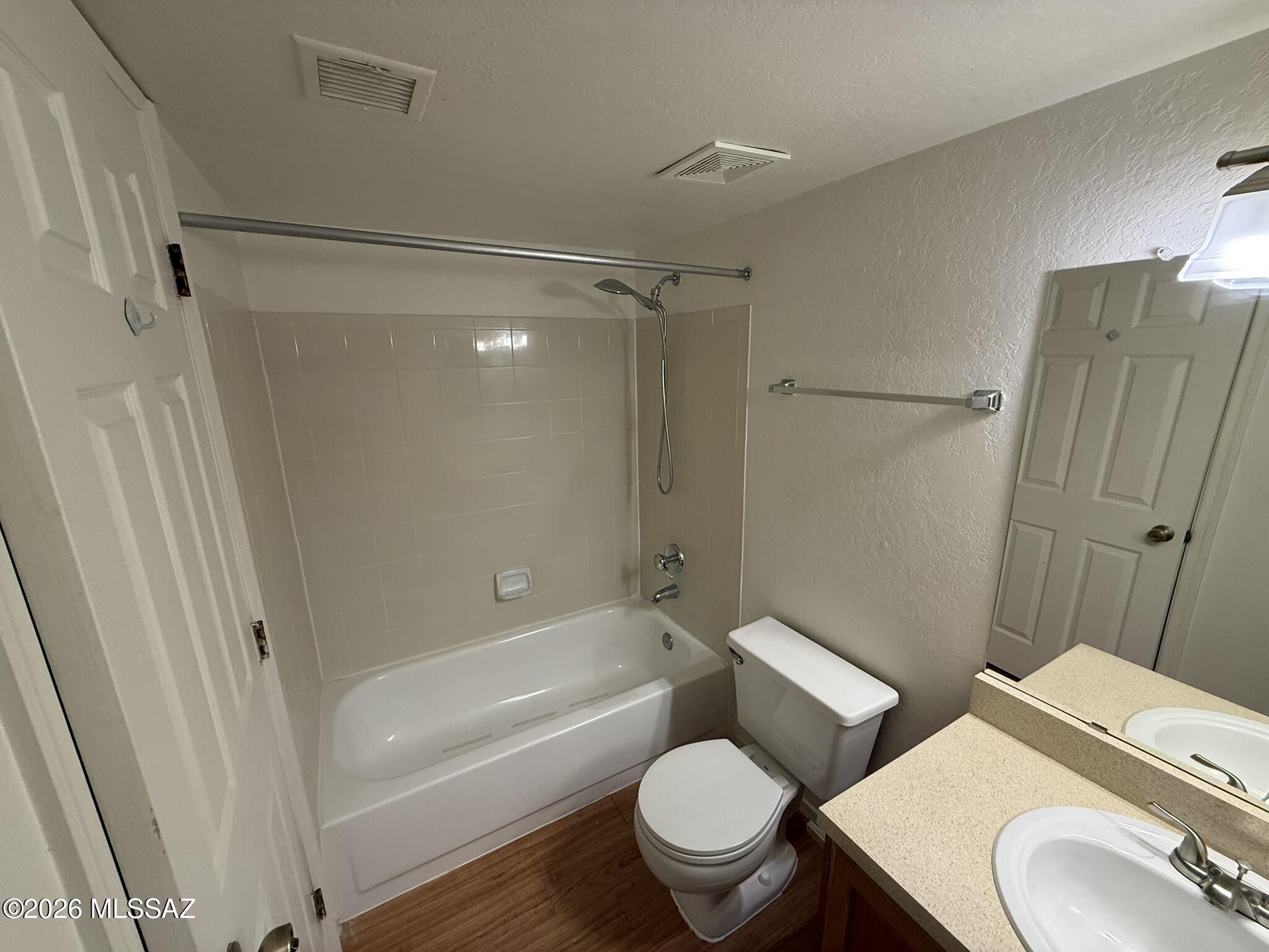 5800 N Kolb Road 6232