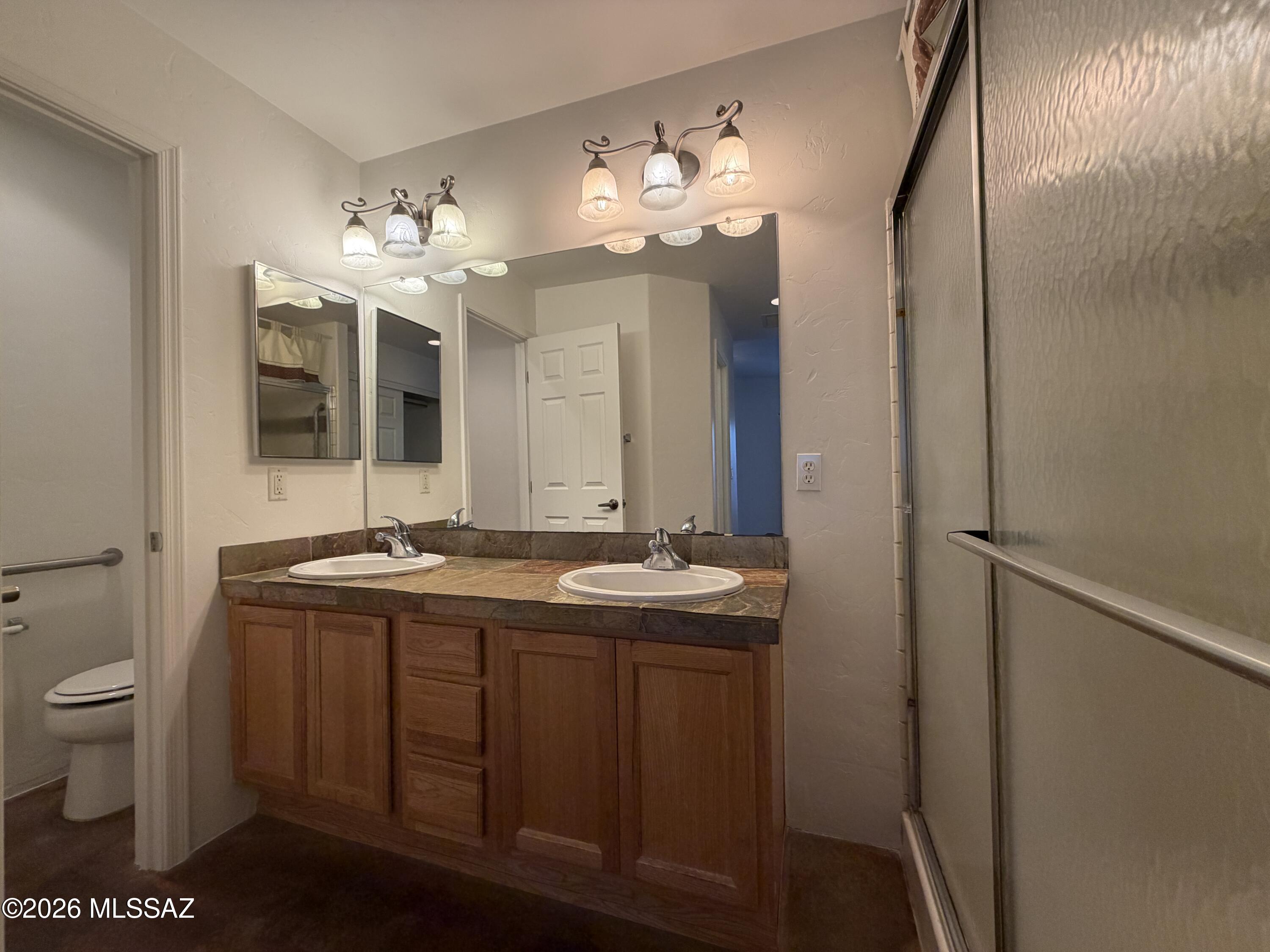 1401 E English Ivy Court