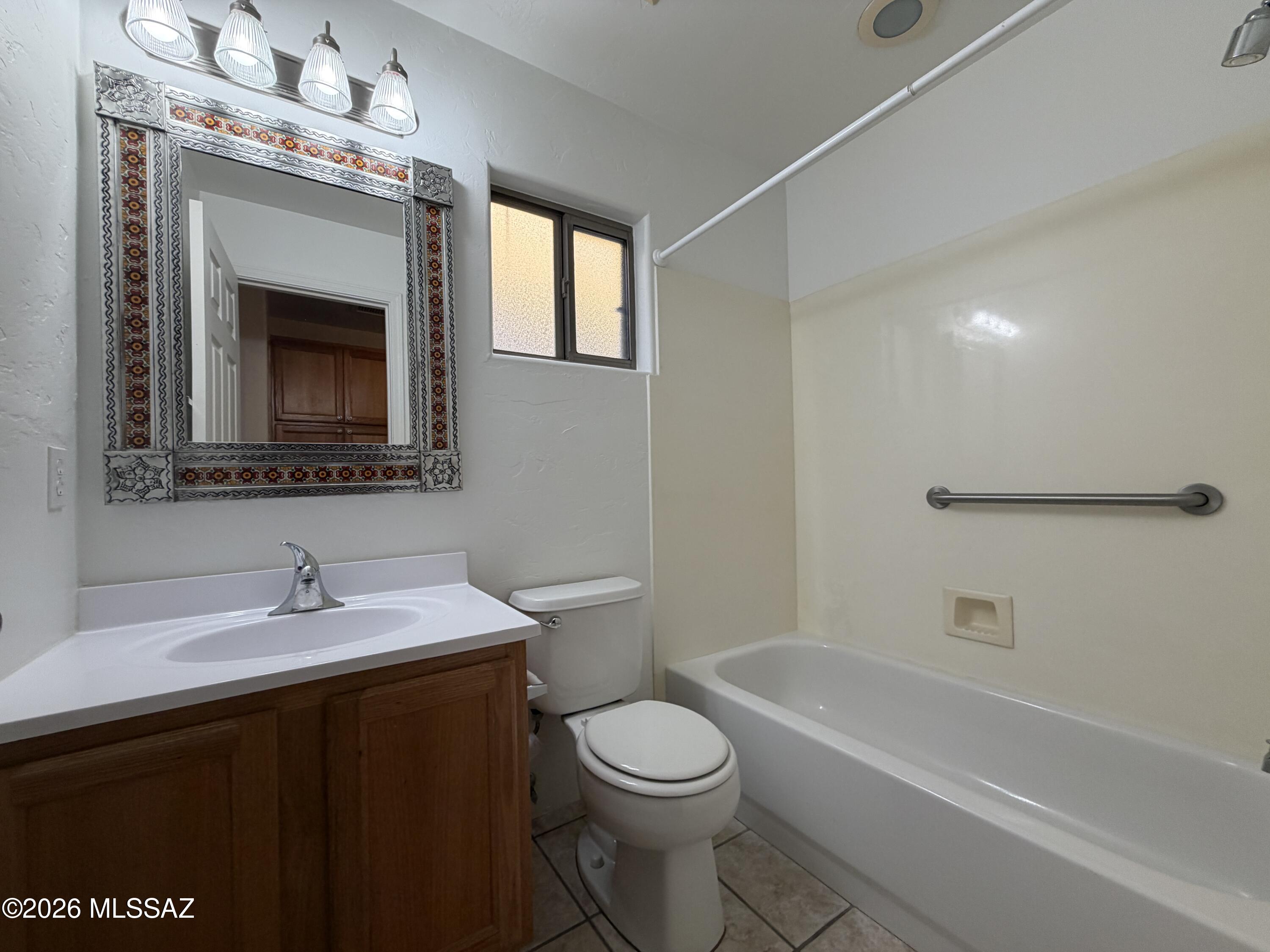 1401 E English Ivy Court