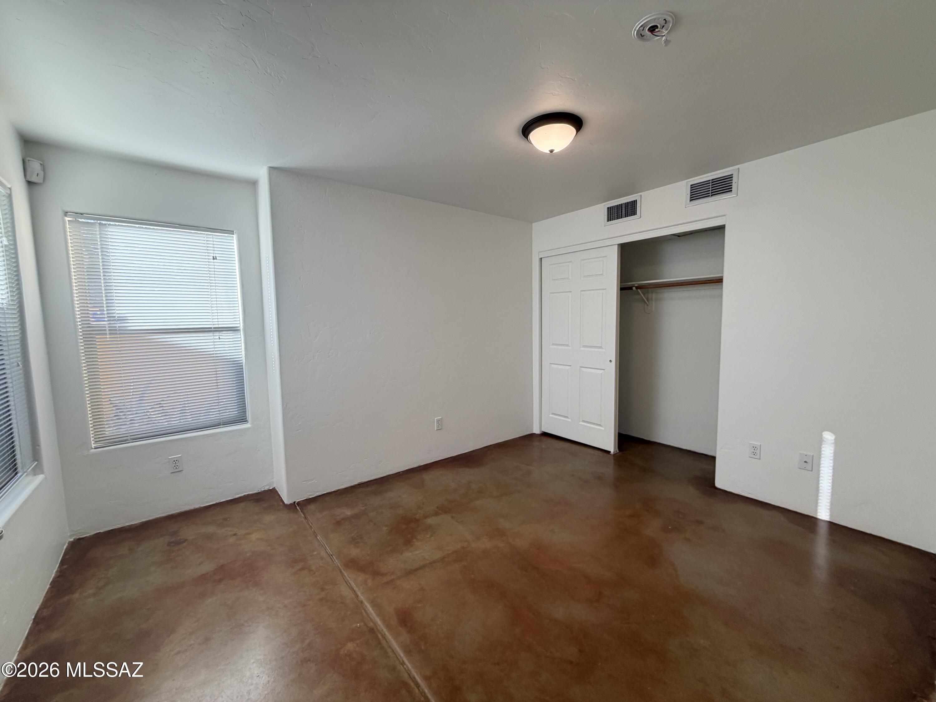 1401 E English Ivy Court