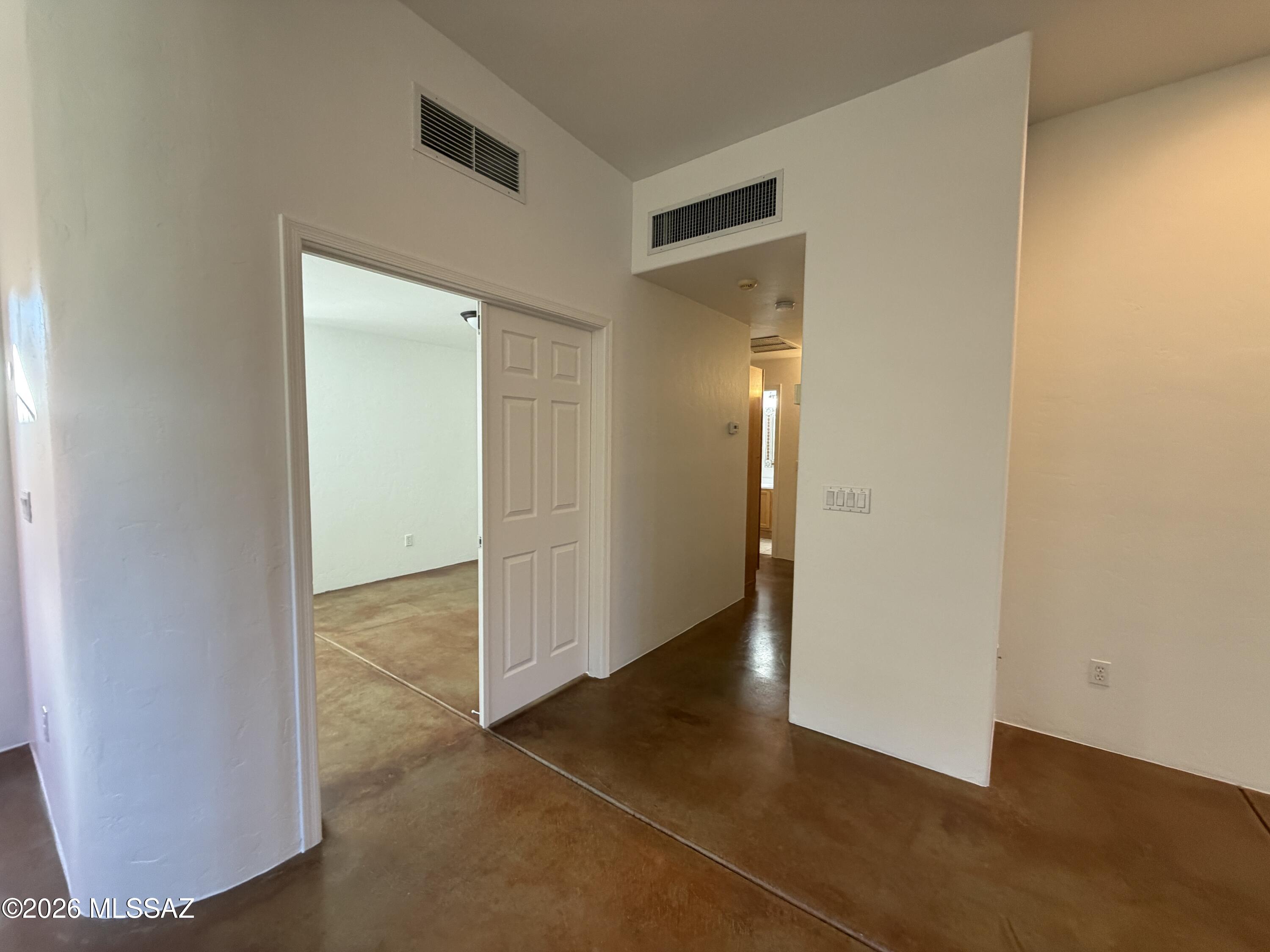 1401 E English Ivy Court