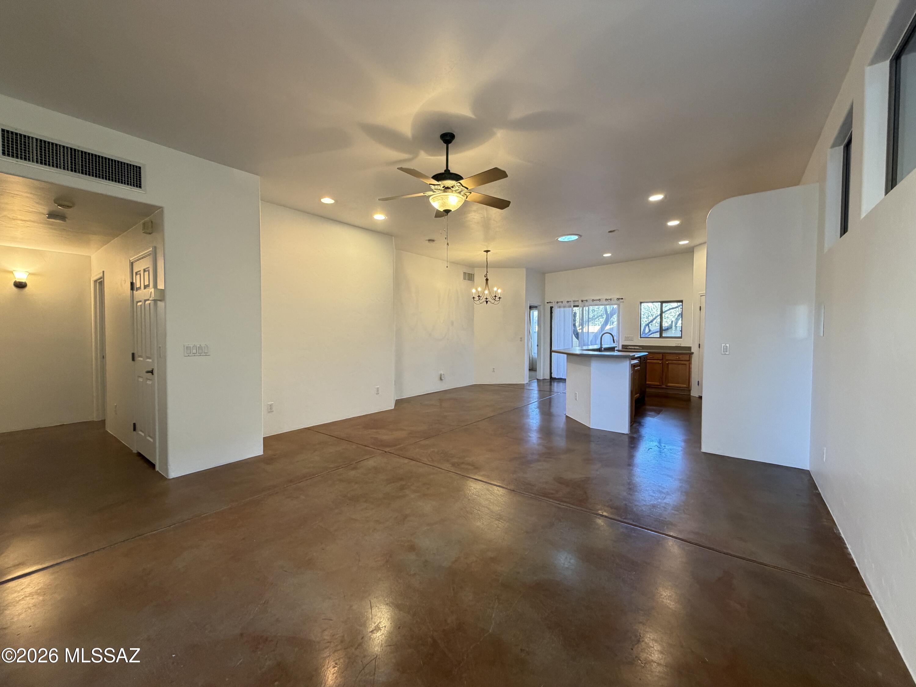 1401 E English Ivy Court