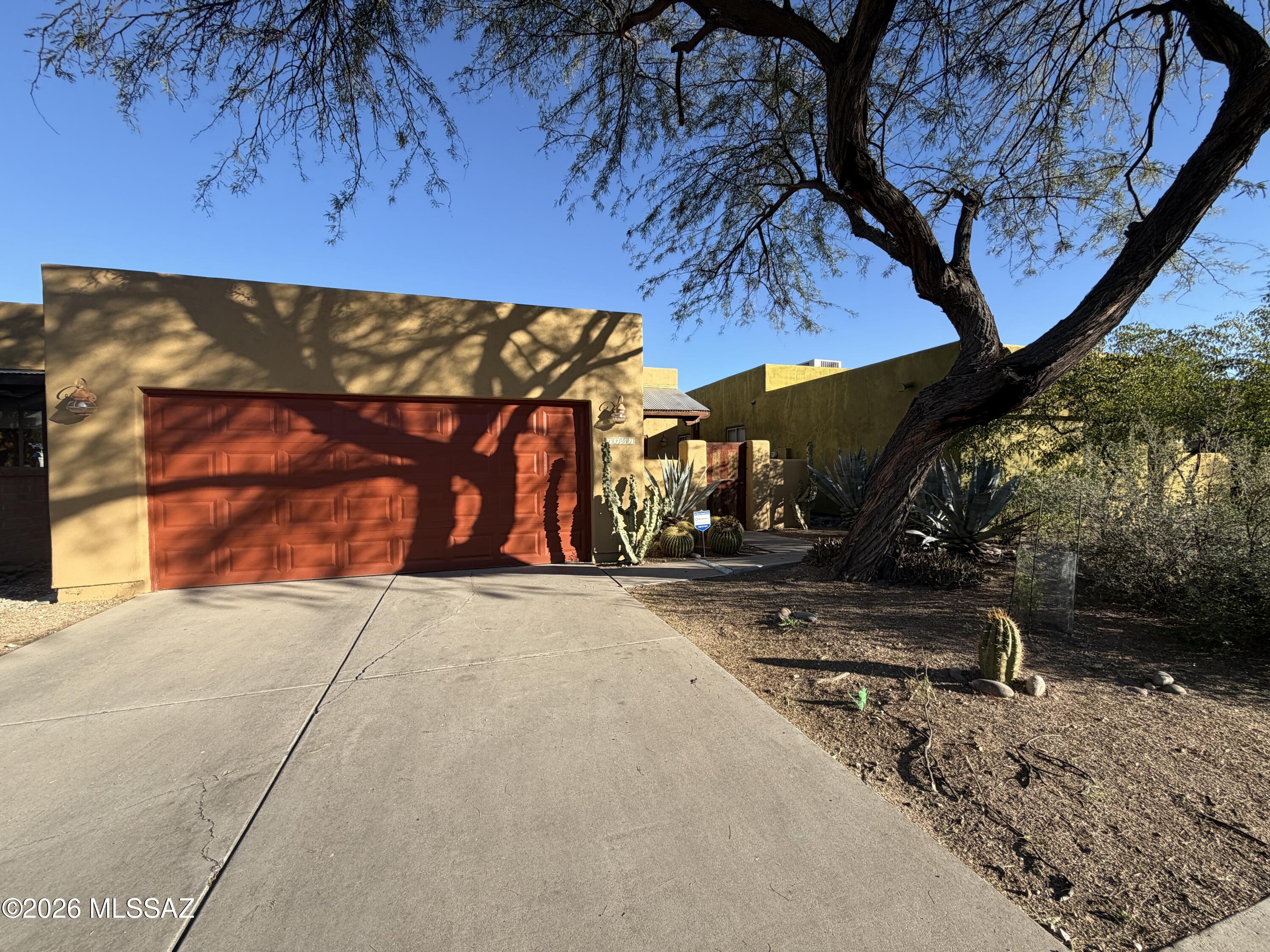 1401 E English Ivy Court