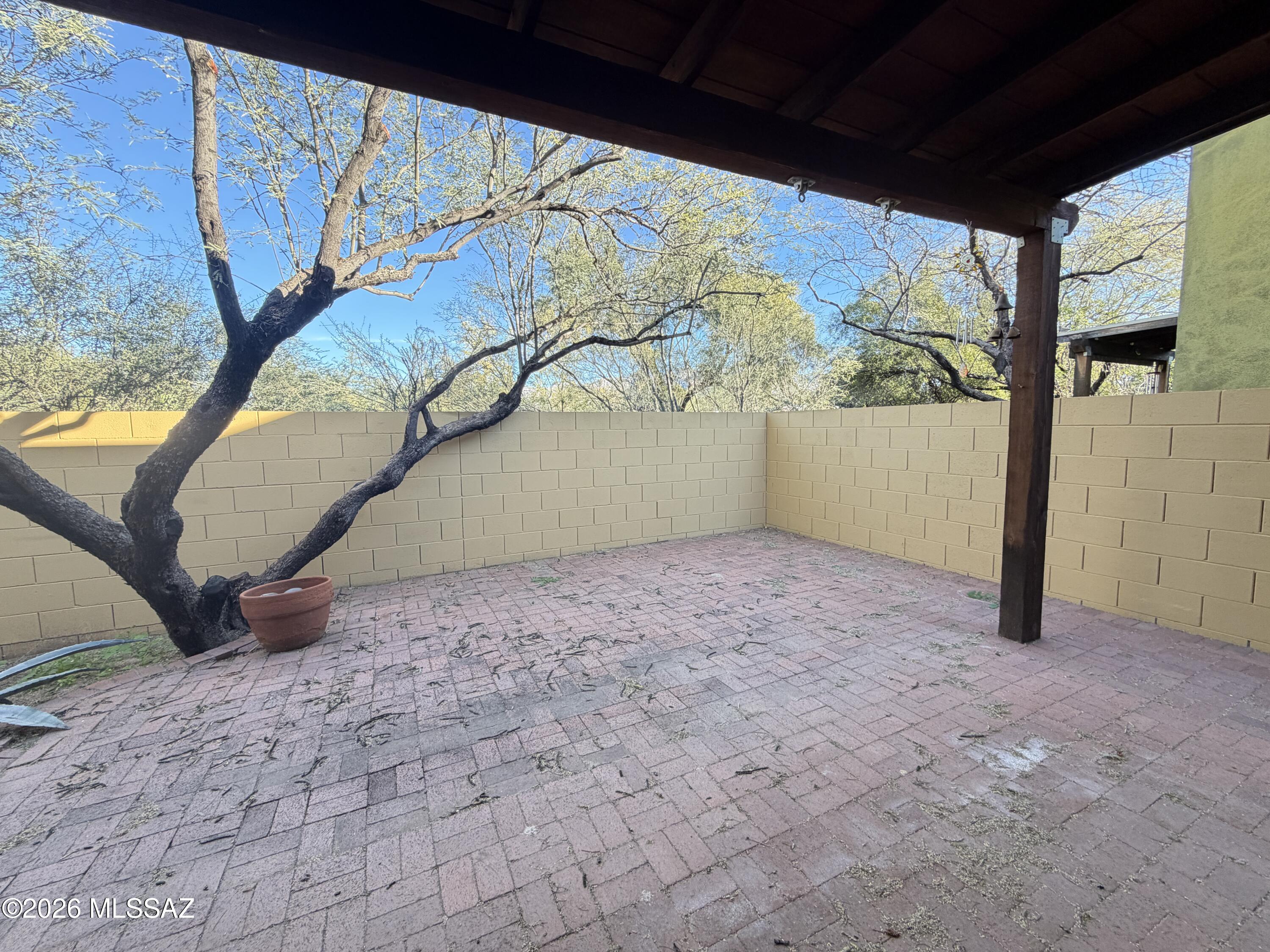 1401 E English Ivy Court