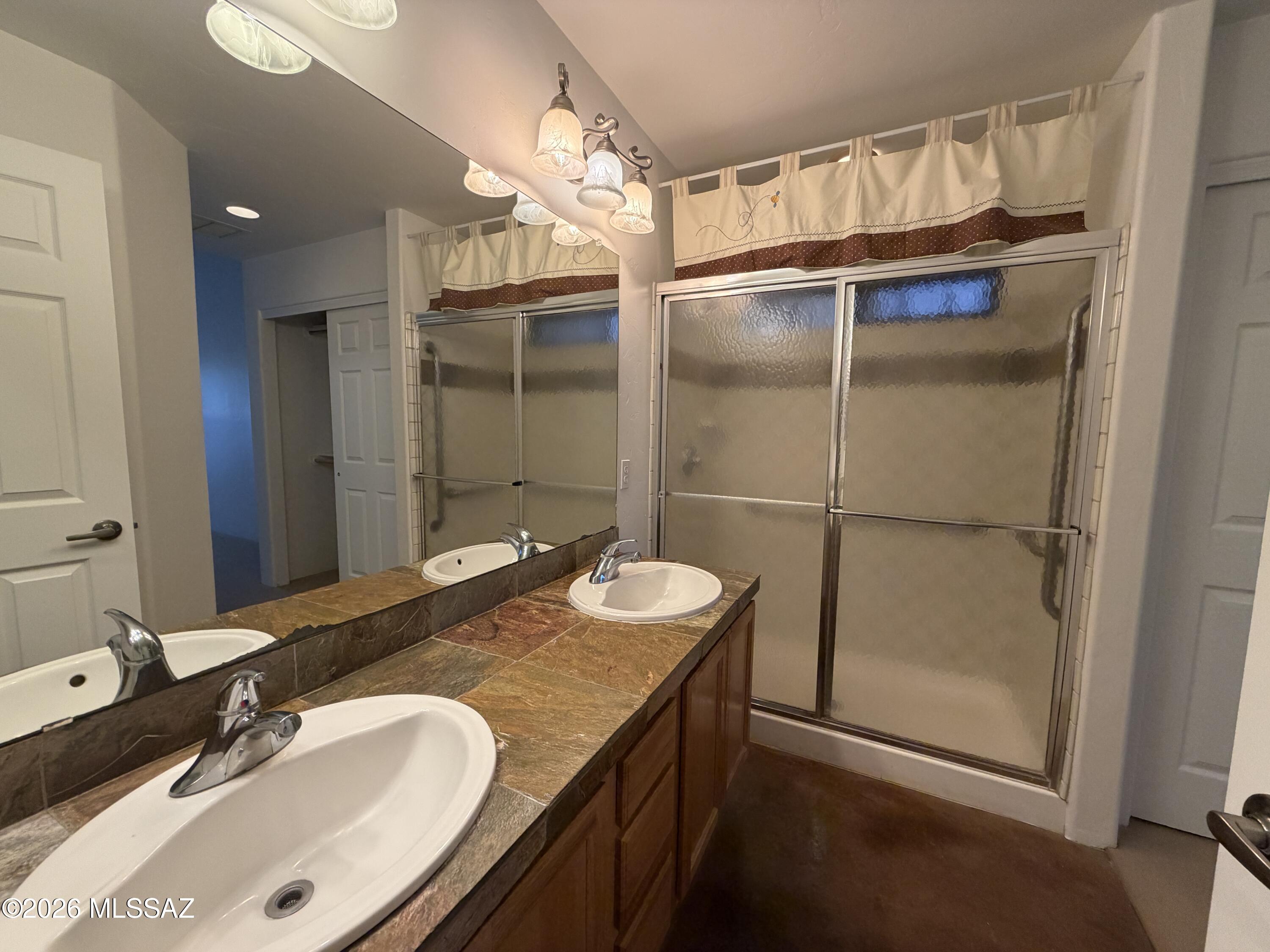 1401 E English Ivy Court