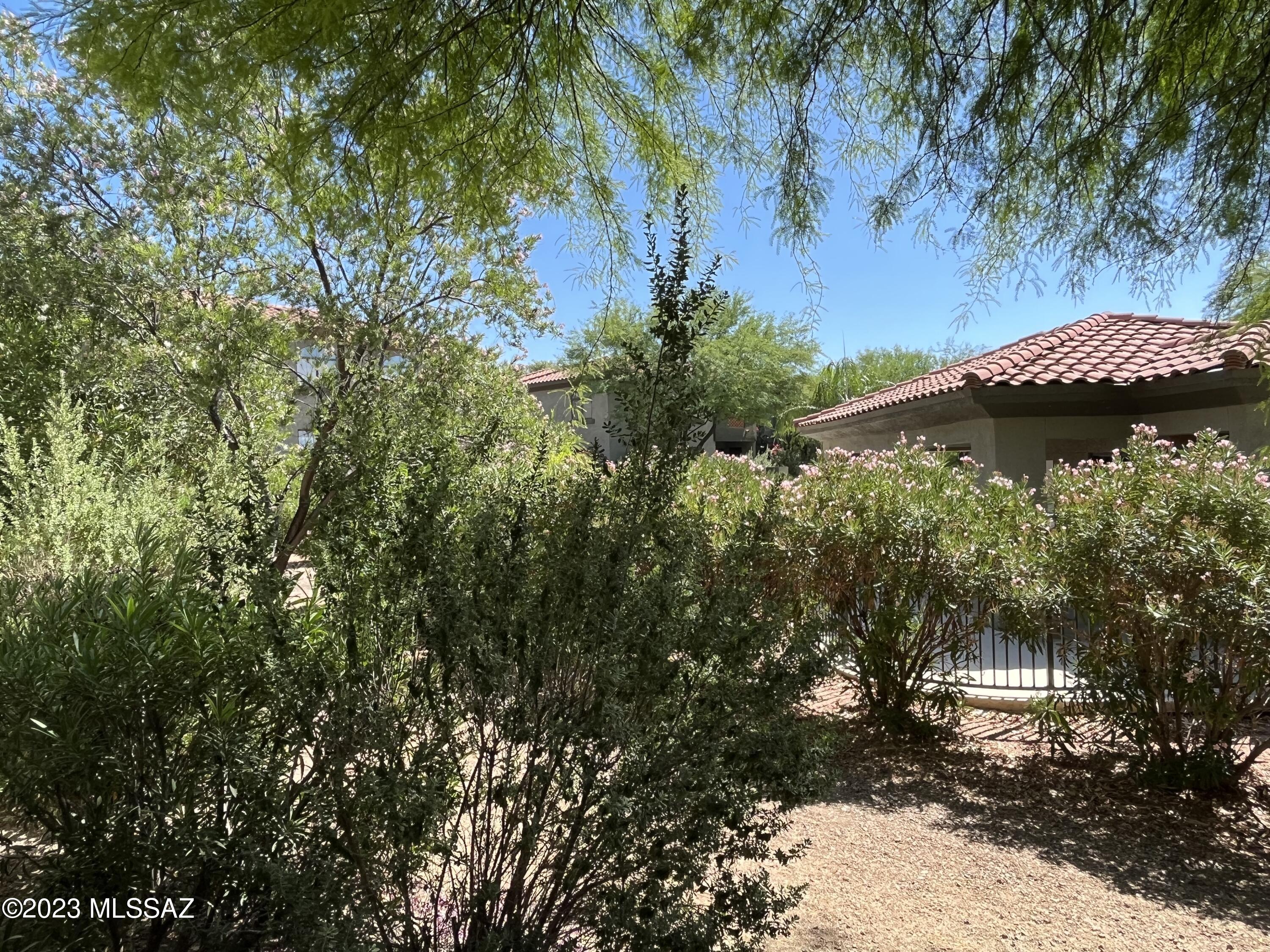 5751 N KOLB Road 40103