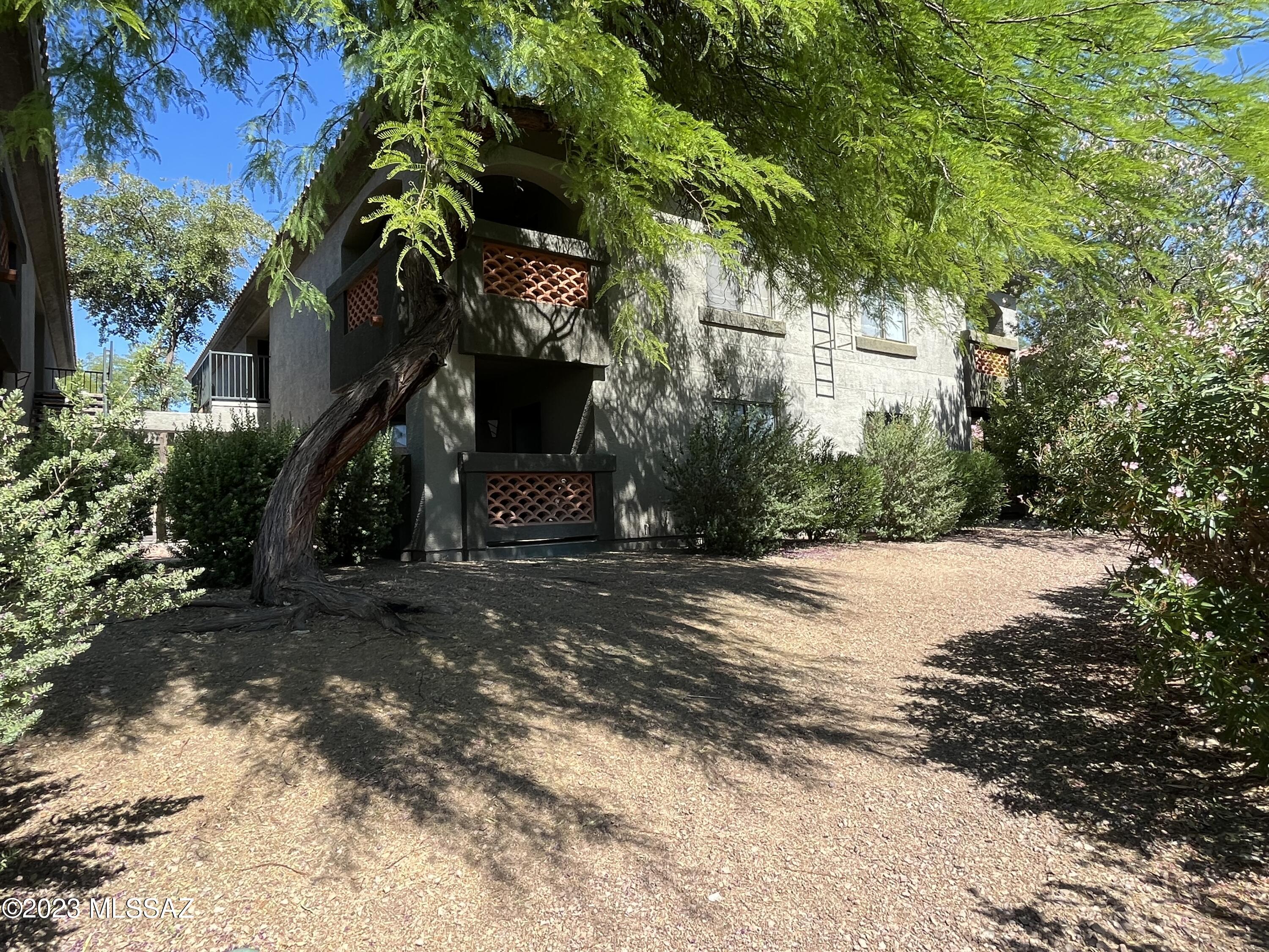 5751 N KOLB Road 40103