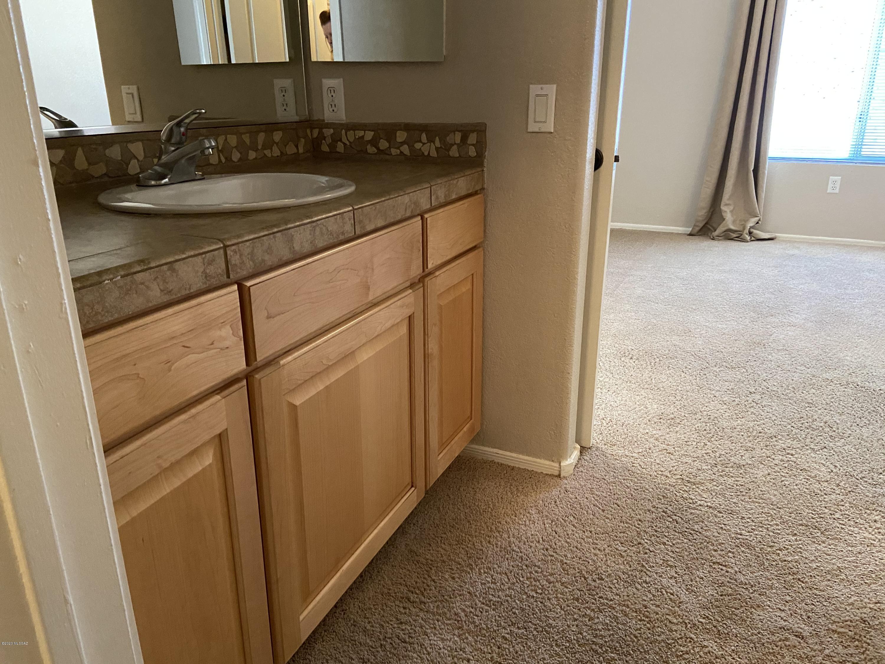 7050 E Sunrise Drive 12103