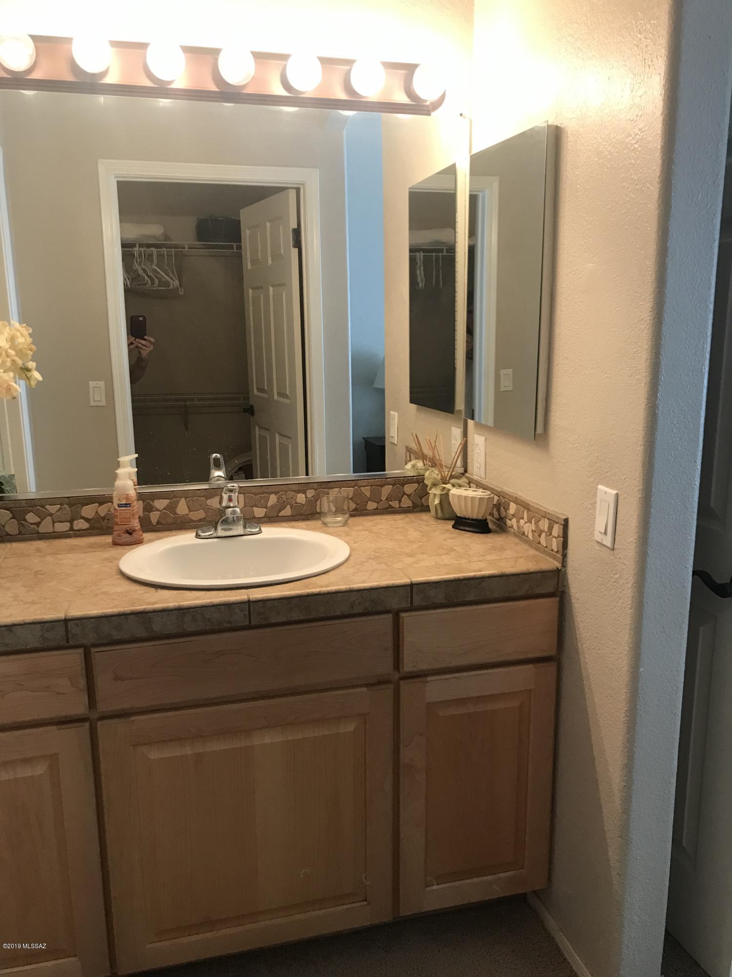 7050 E Sunrise Drive 12103