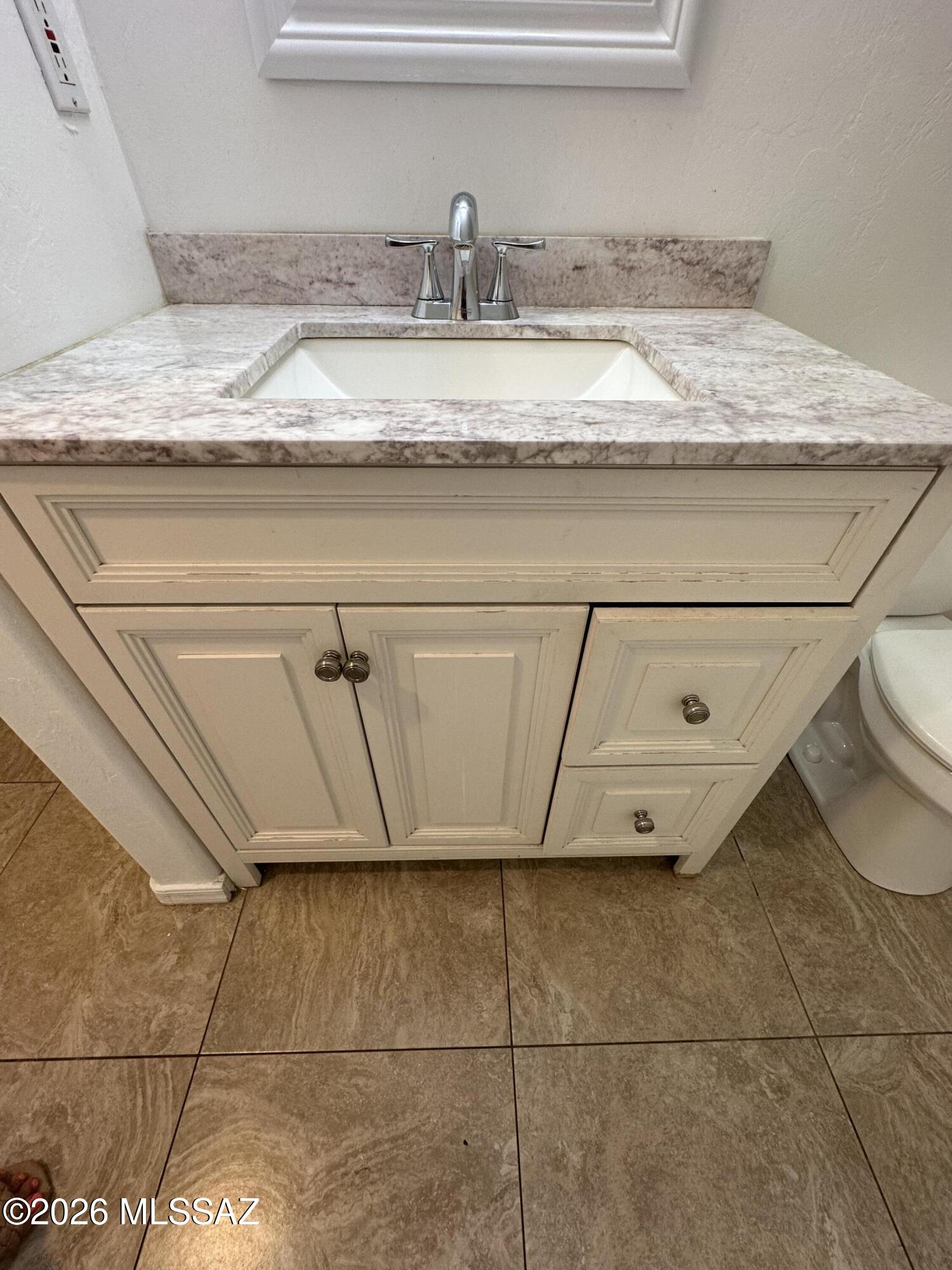 1005 E Water Street 1