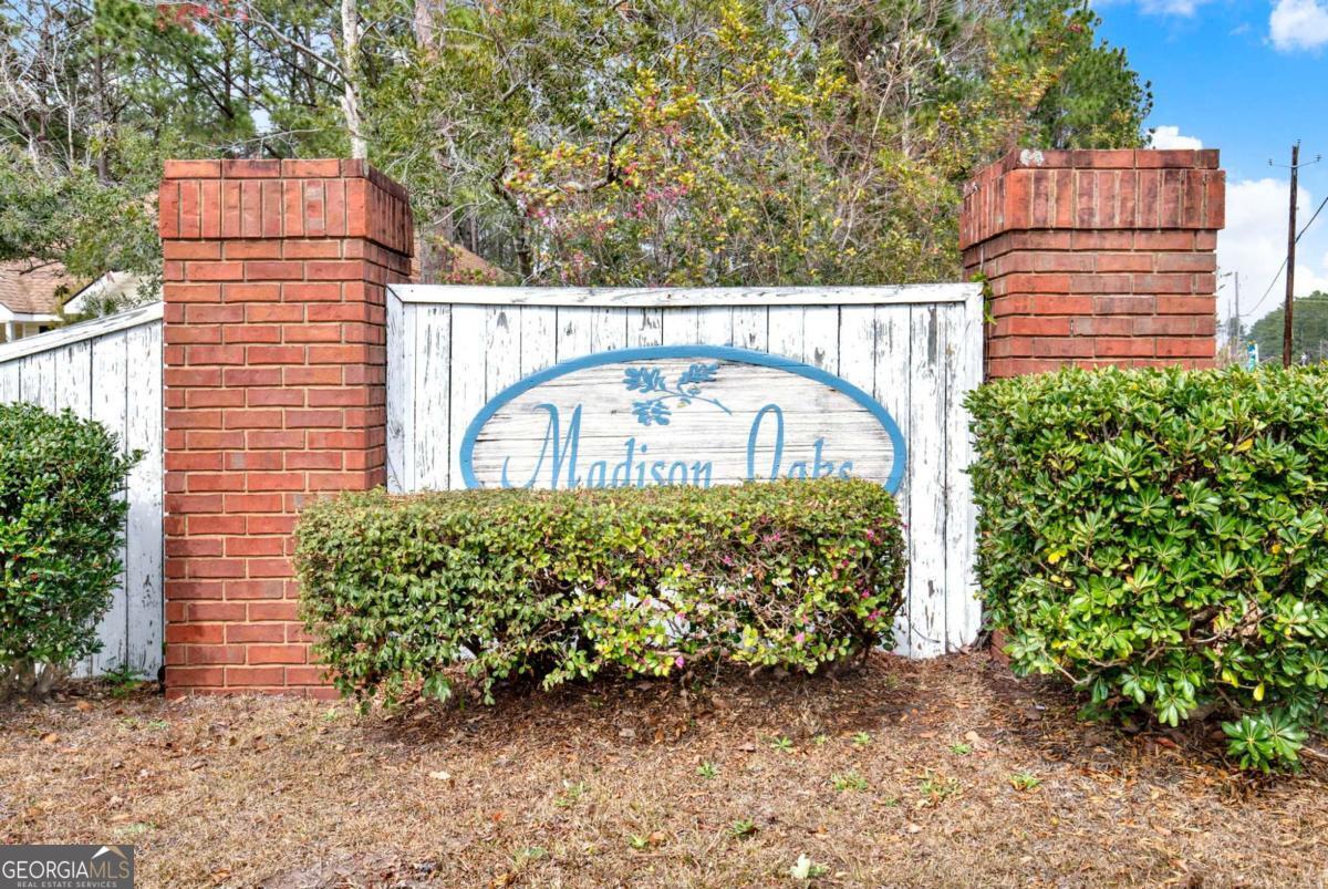 120 Four Oaks Court