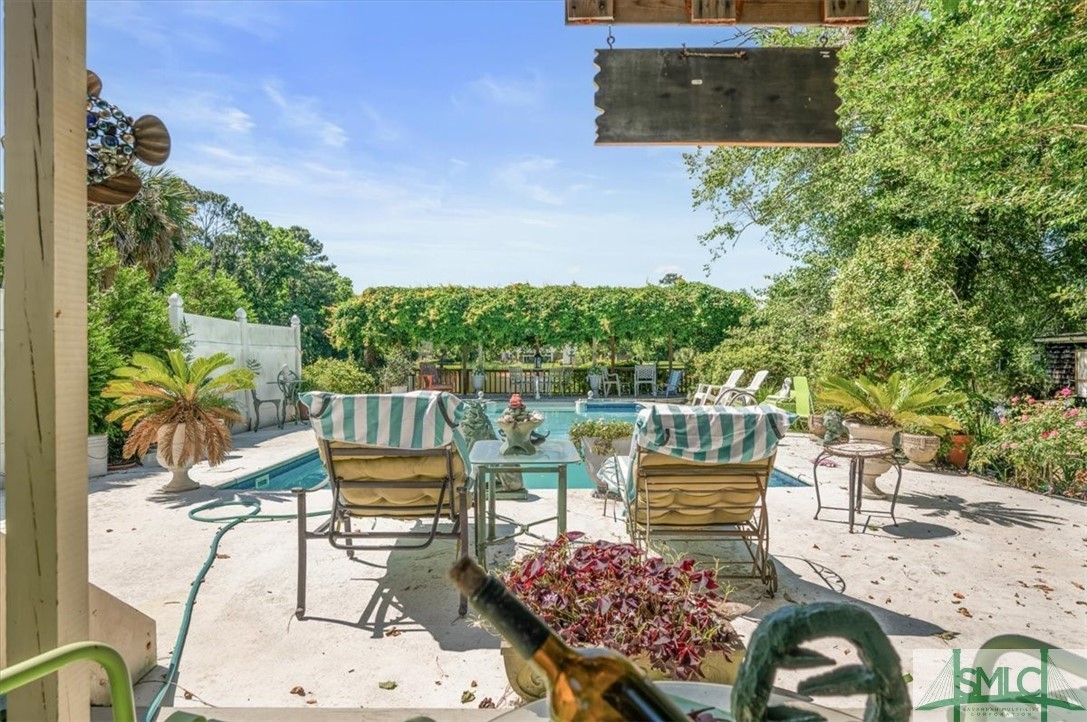 200 E Point Drive