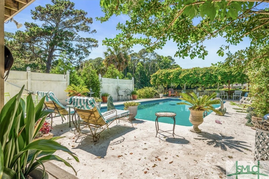 200 E Point Drive