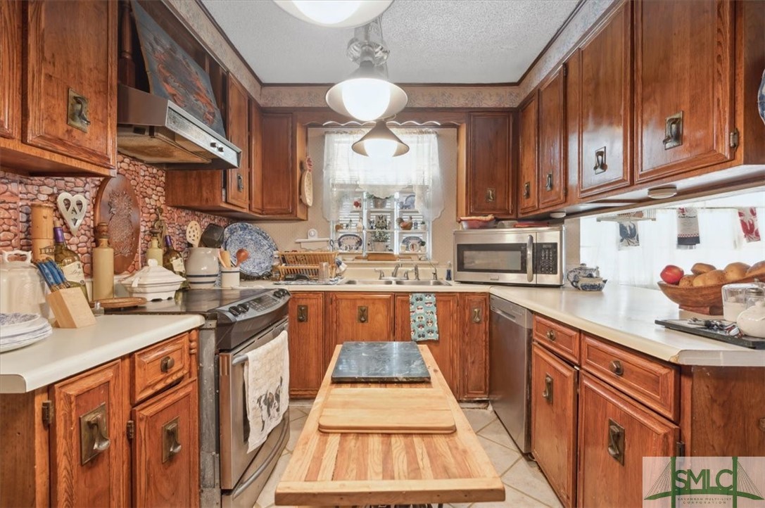200 E Point Drive