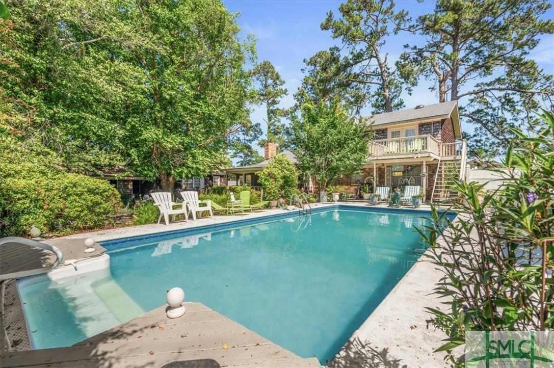 200 E Point Drive
