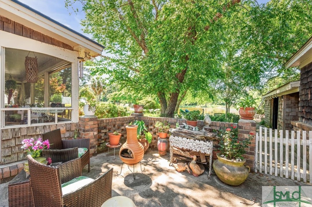 200 E Point Drive