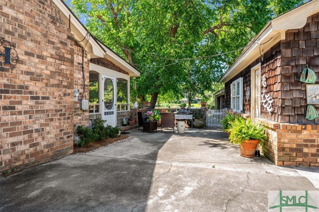 200 E Point Drive