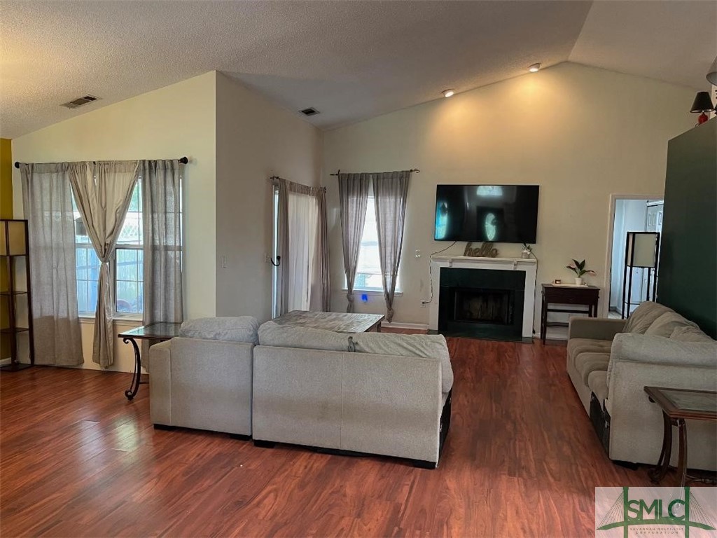 4 Saint Ives Drive