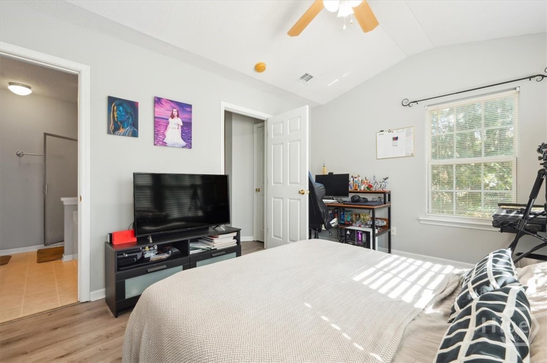 777 King George Boulevard 38