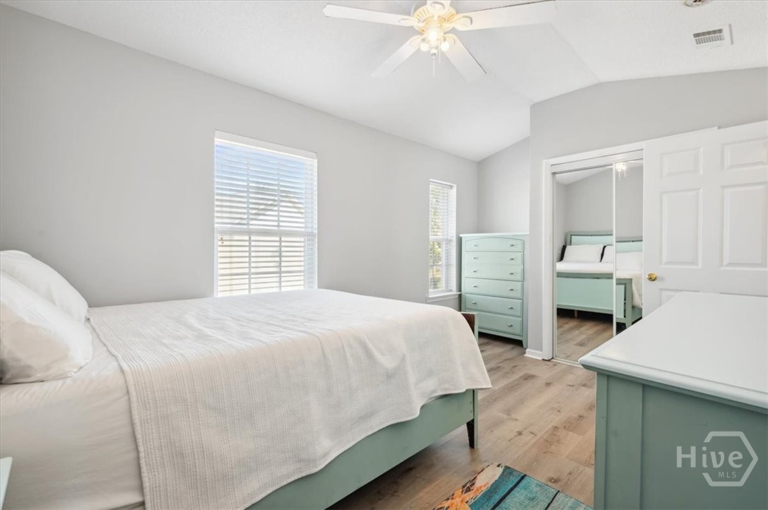 777 King George Boulevard 38