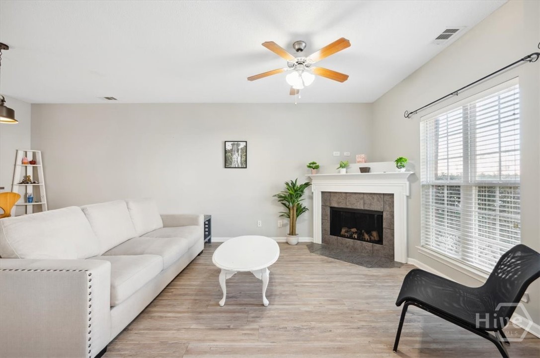 777 King George Boulevard 38