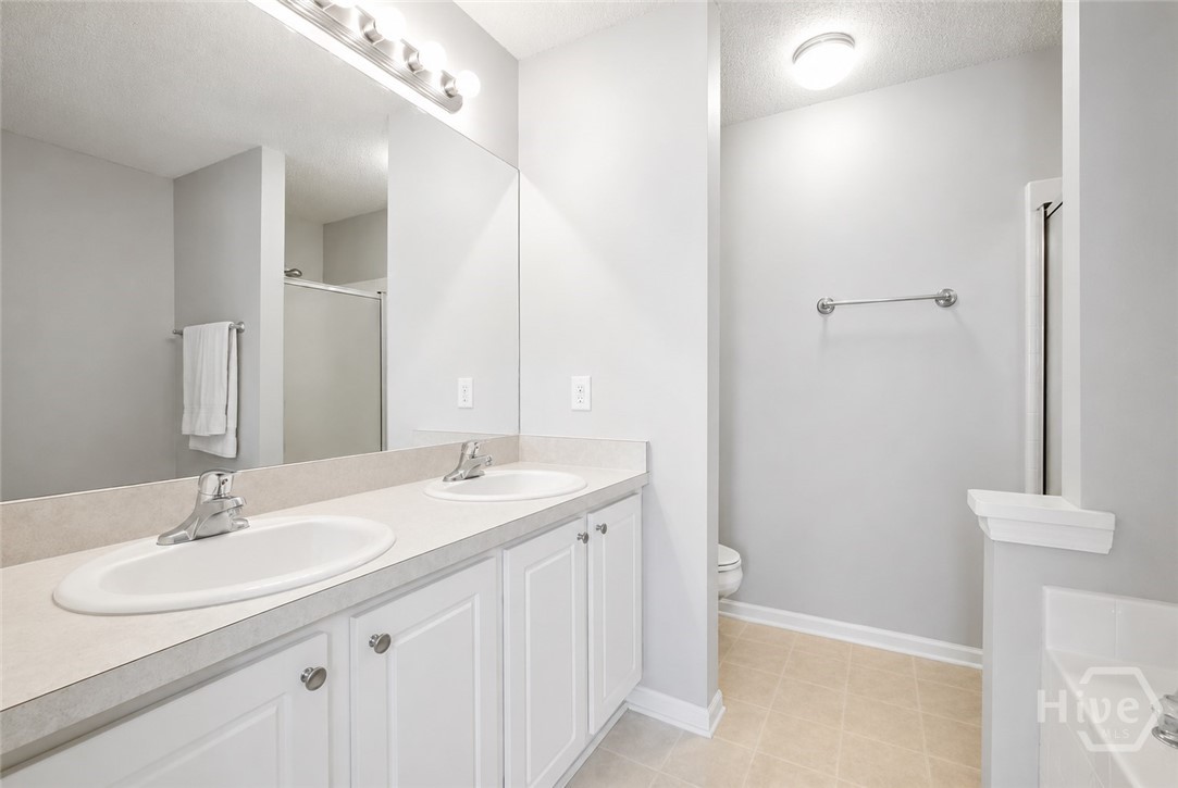 777 King George Boulevard 38