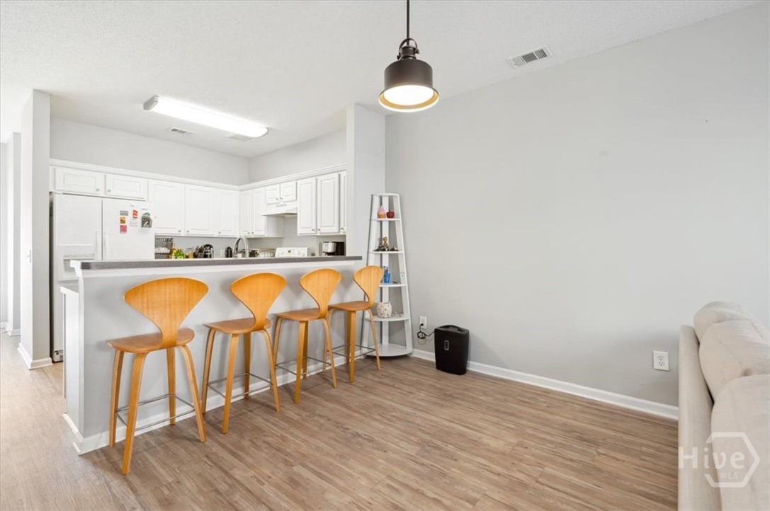 777 King George Boulevard 38