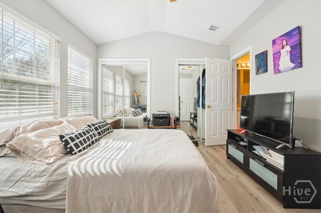 777 King George Boulevard 38