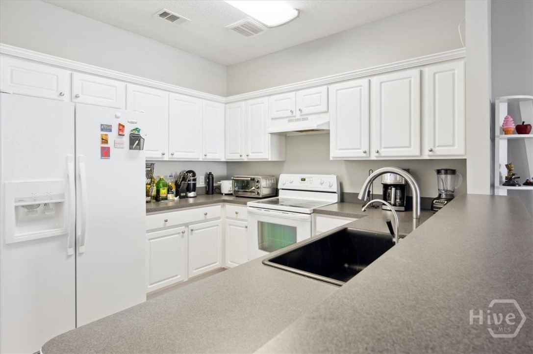 777 King George Boulevard 38