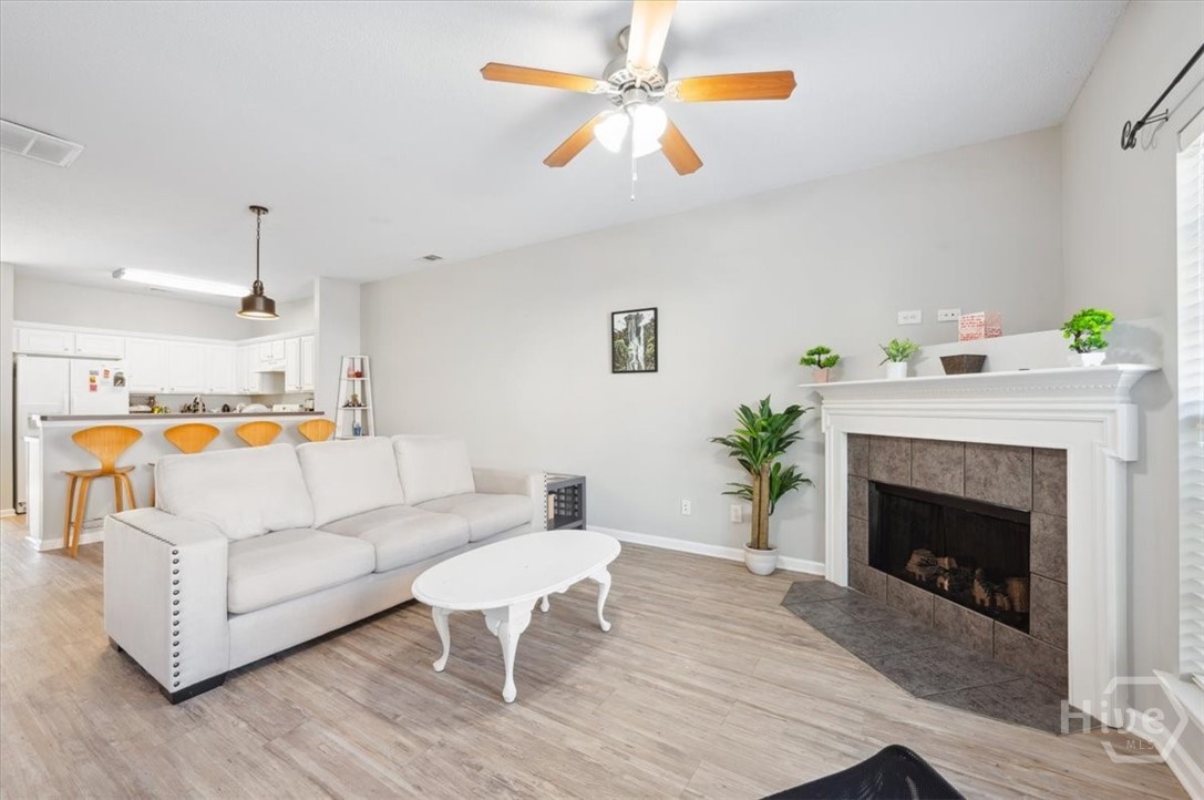 777 King George Boulevard 38