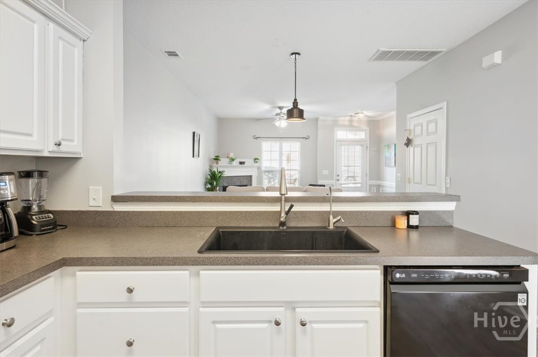 777 King George Boulevard 38