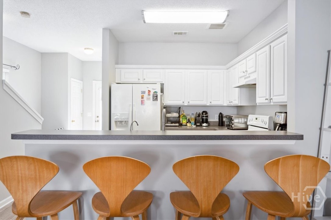 777 King George Boulevard 38