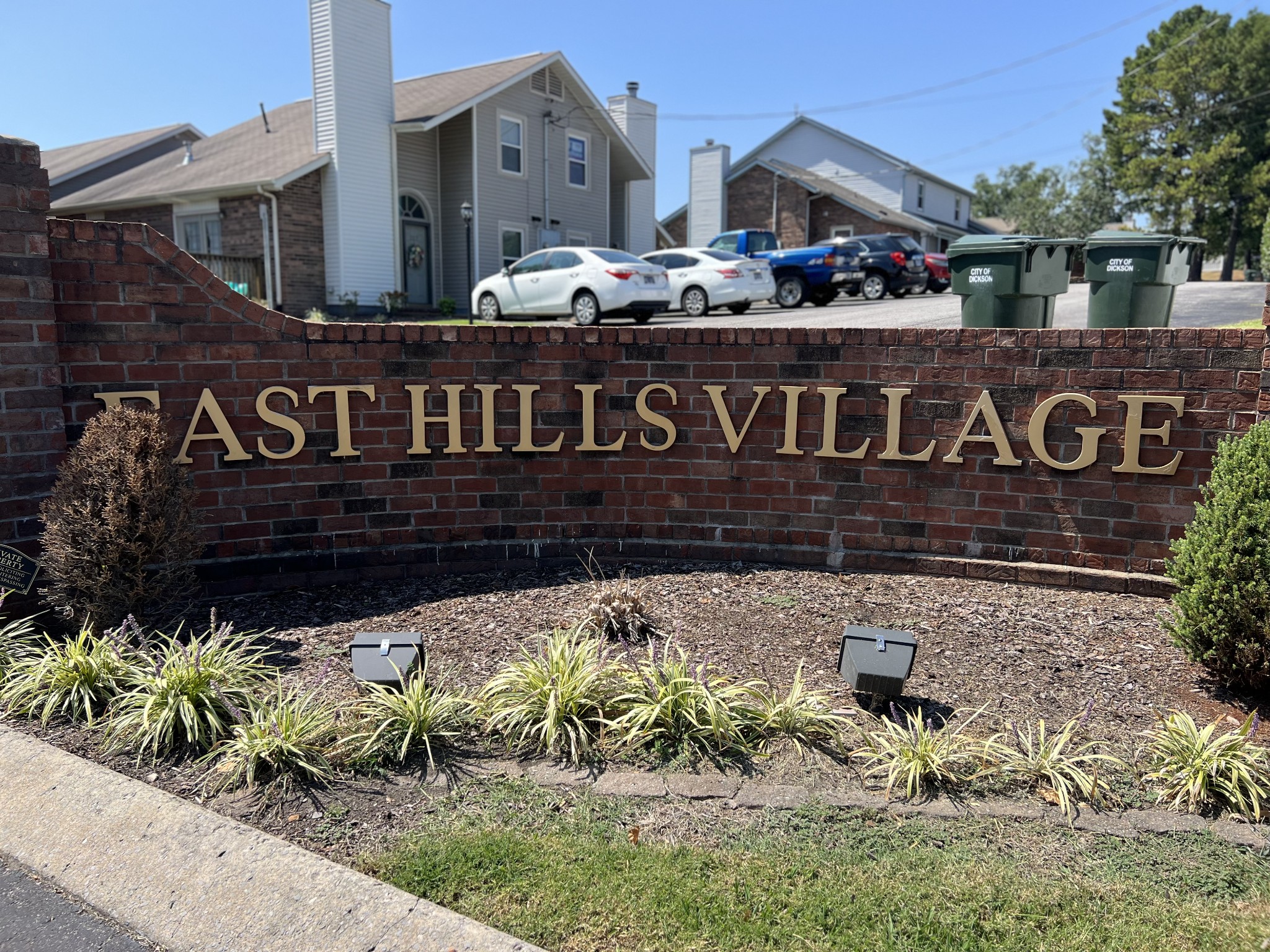 226 Village Cir, W