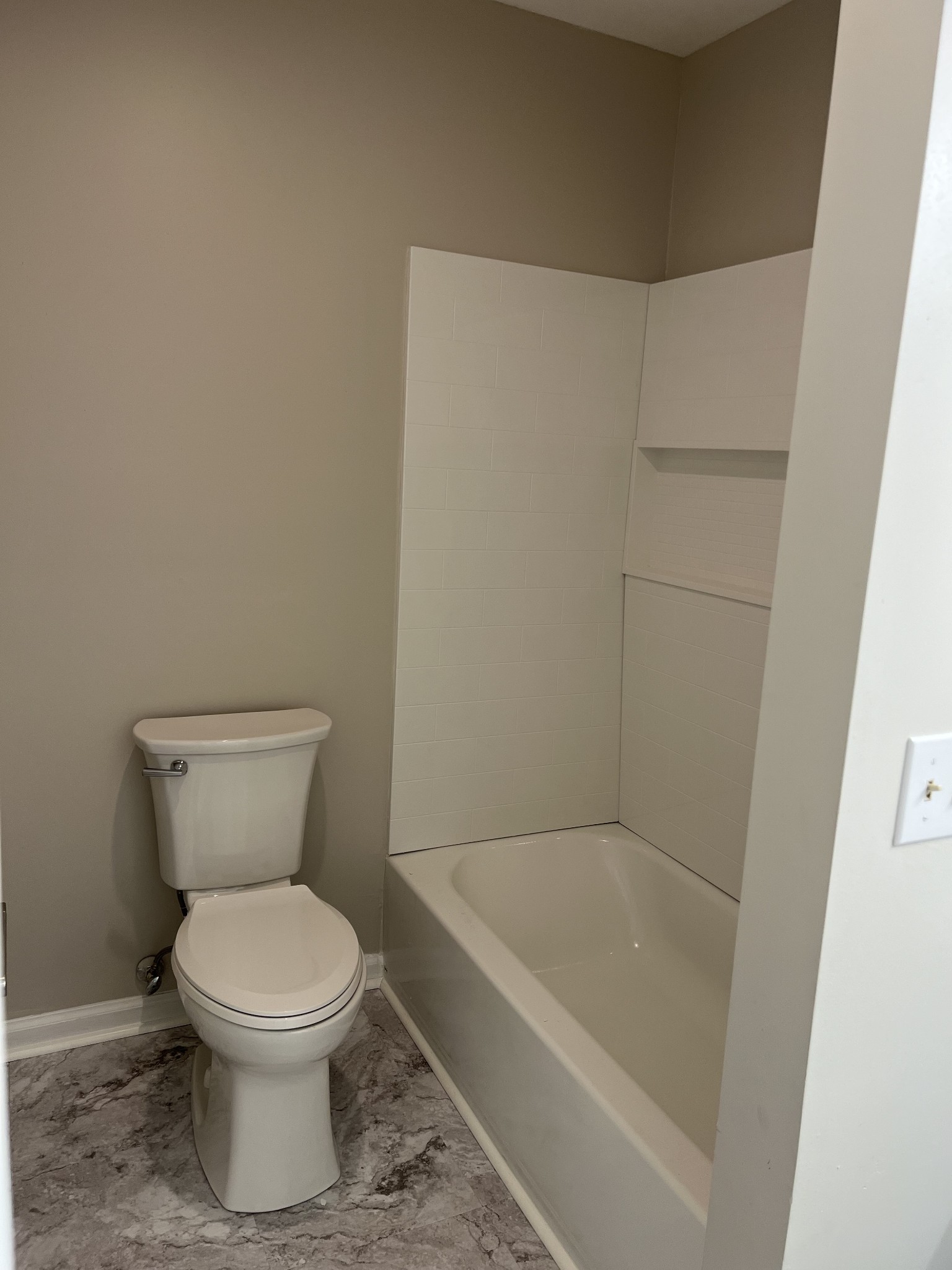 226 Village Cir, W