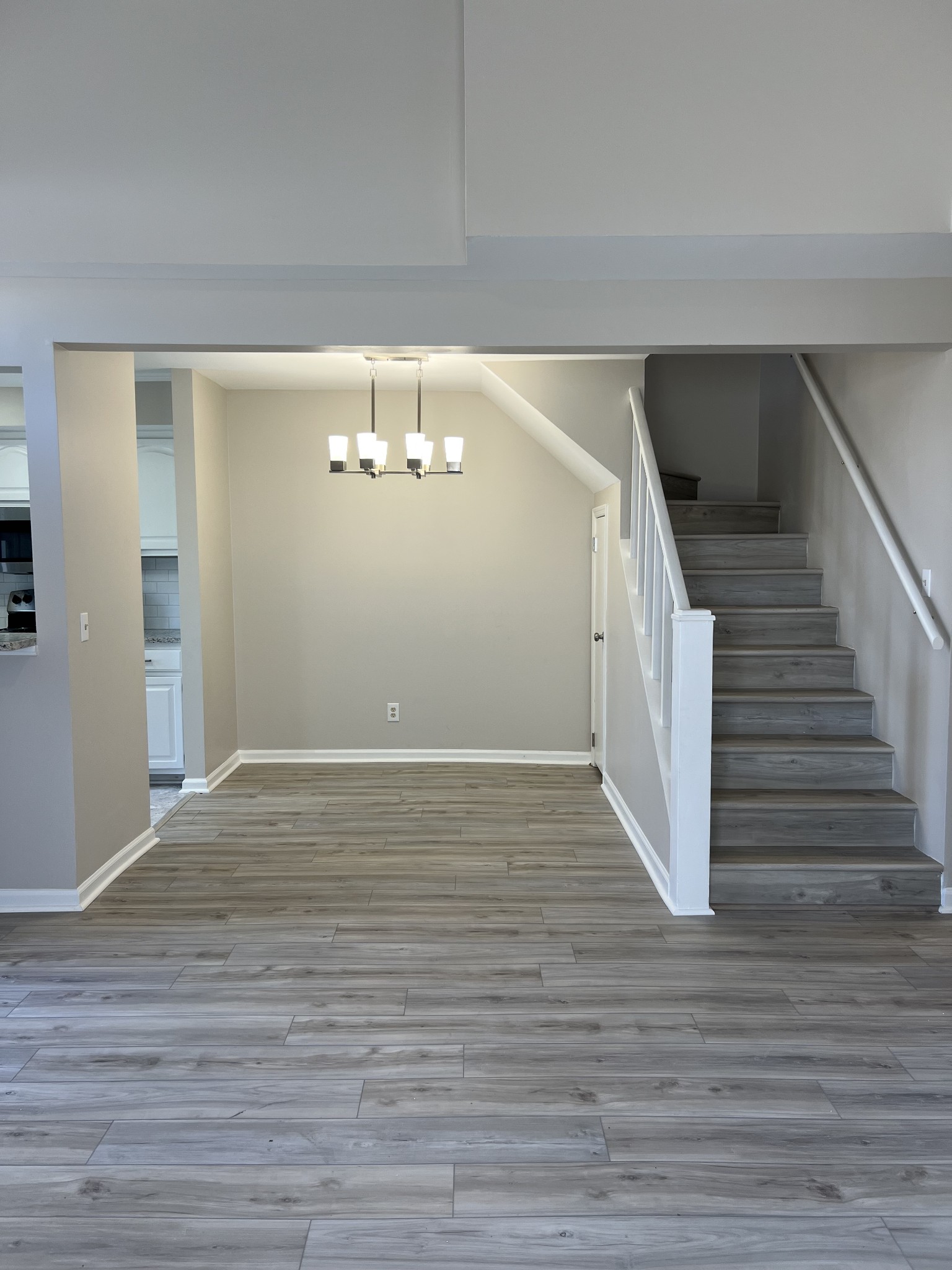 226 Village Cir, W