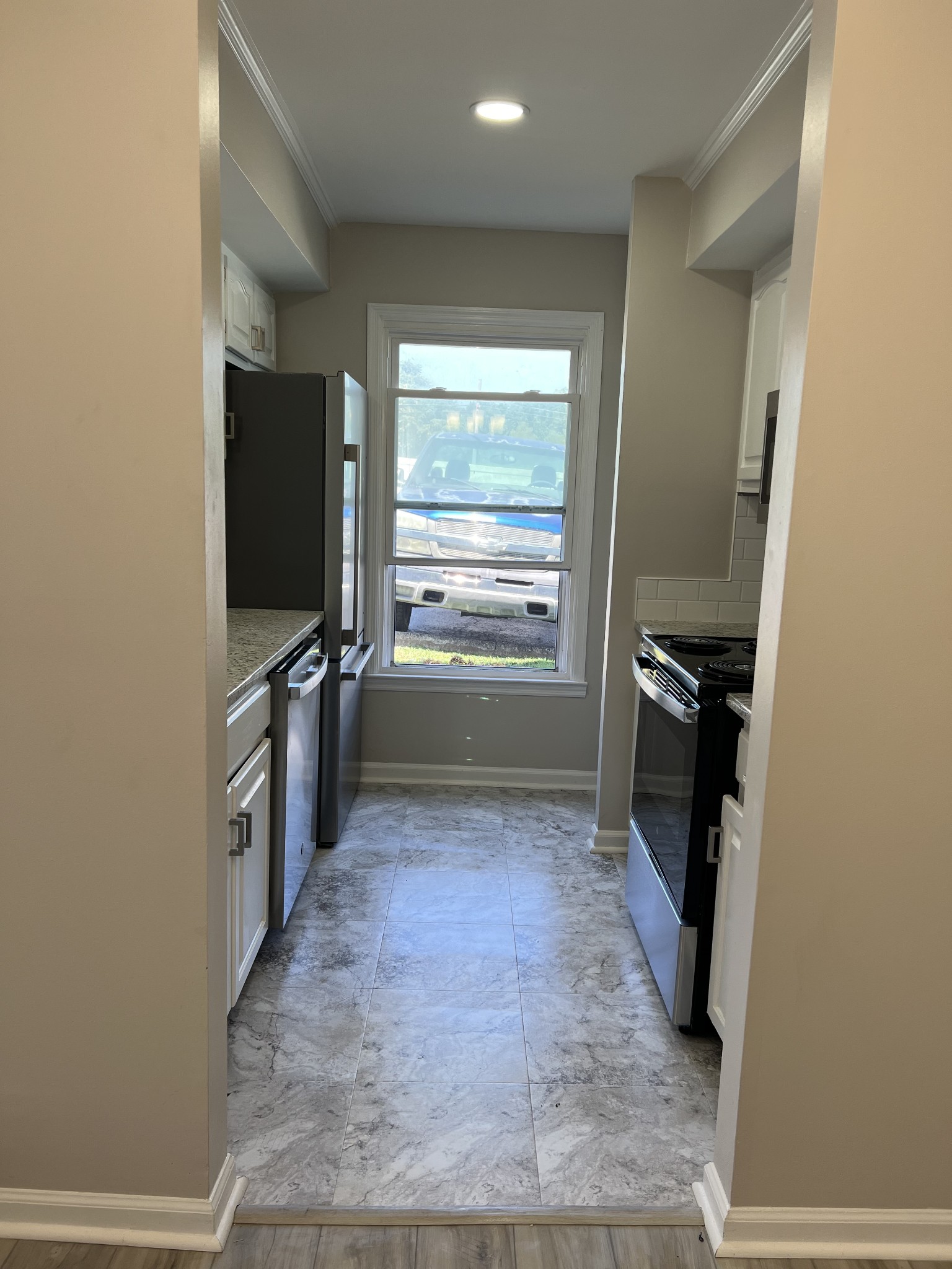 226 Village Cir, W