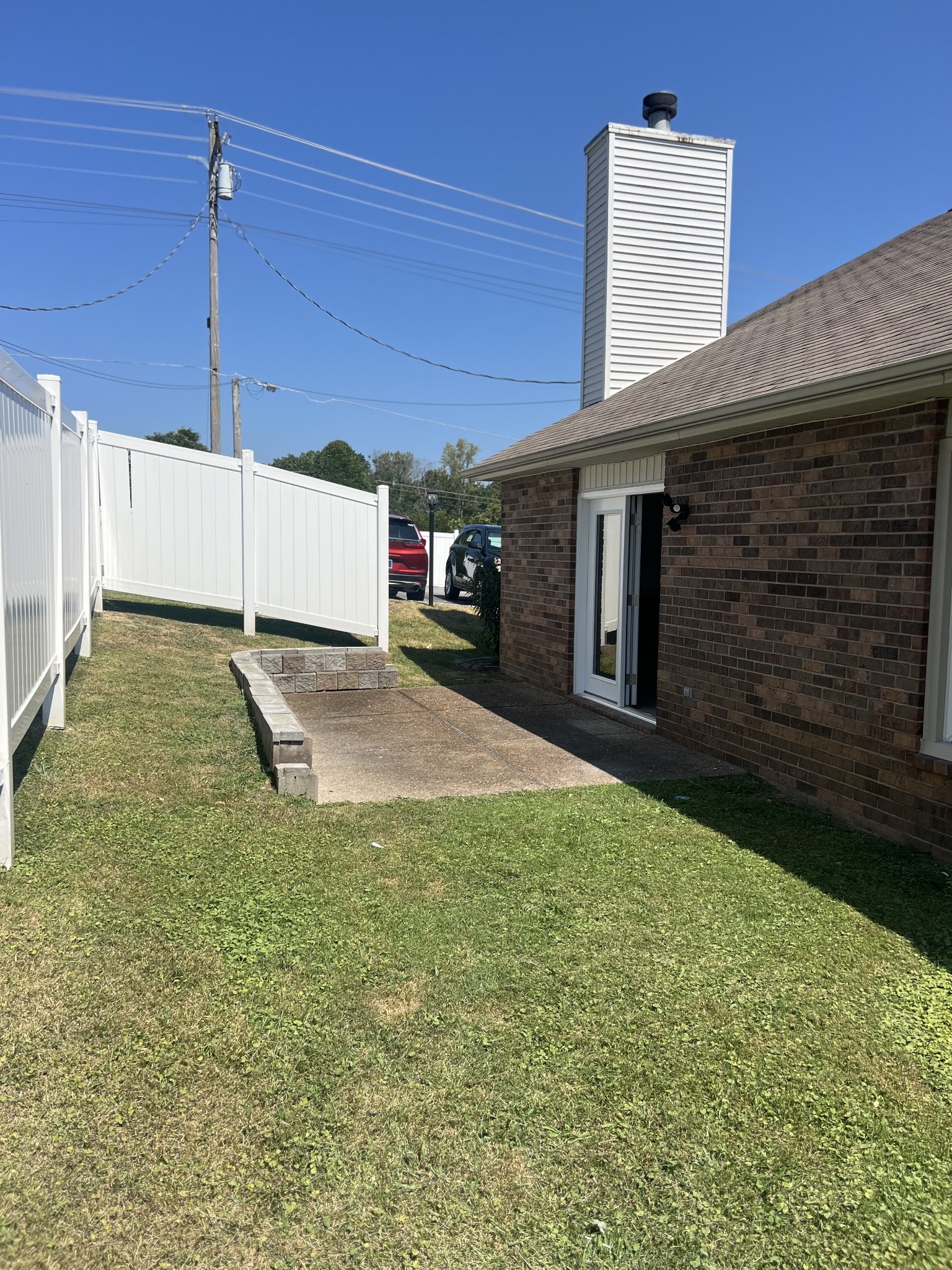 226 Village Cir, W