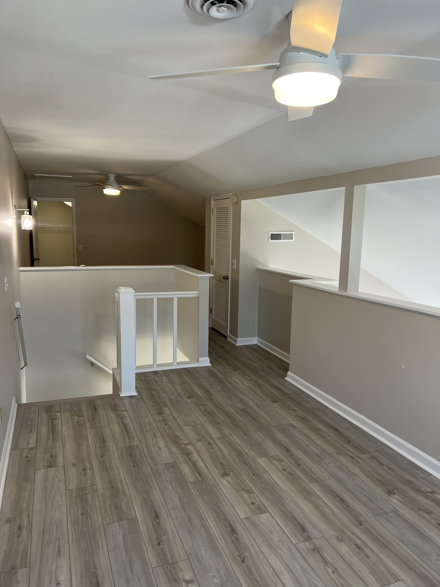 226 Village Cir, W