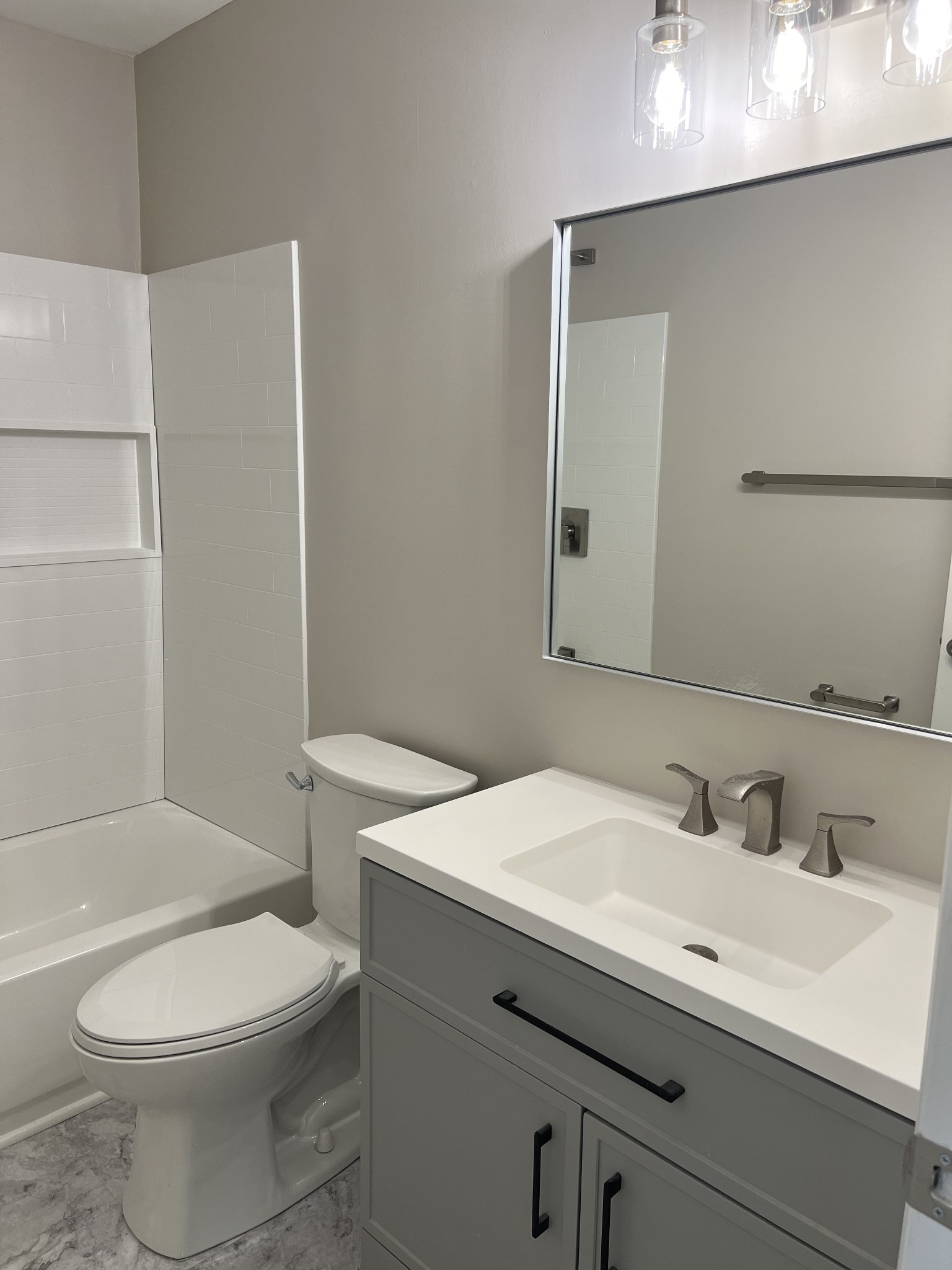 226 Village Cir, W