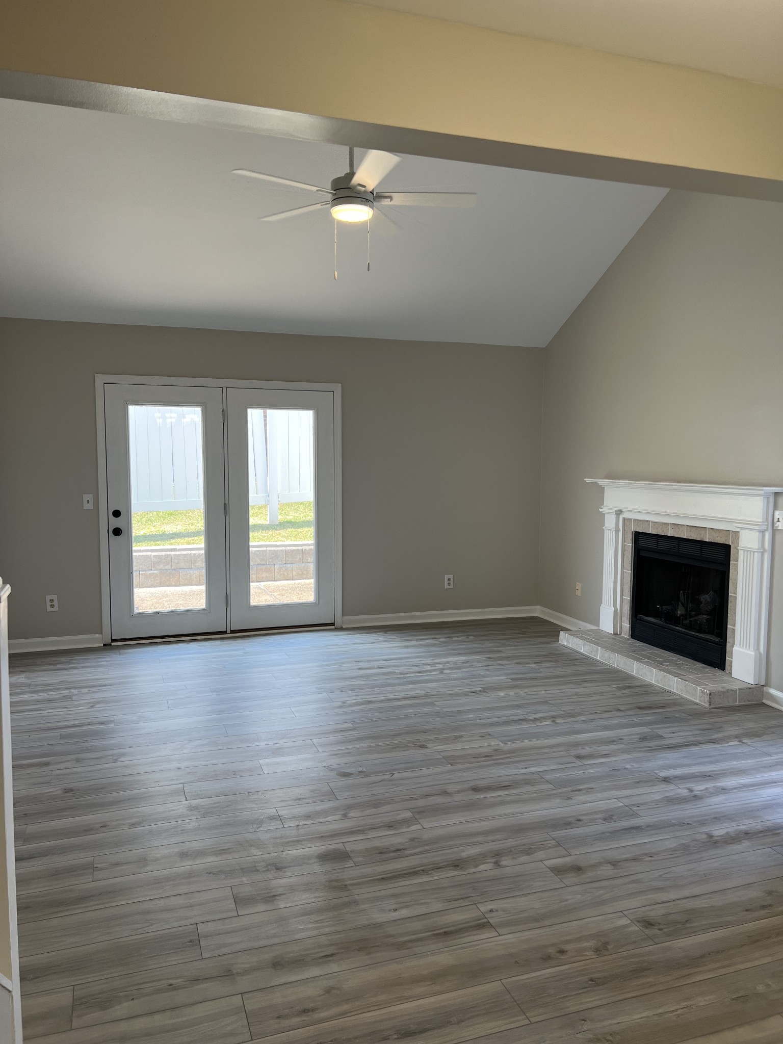 226 Village Cir, W