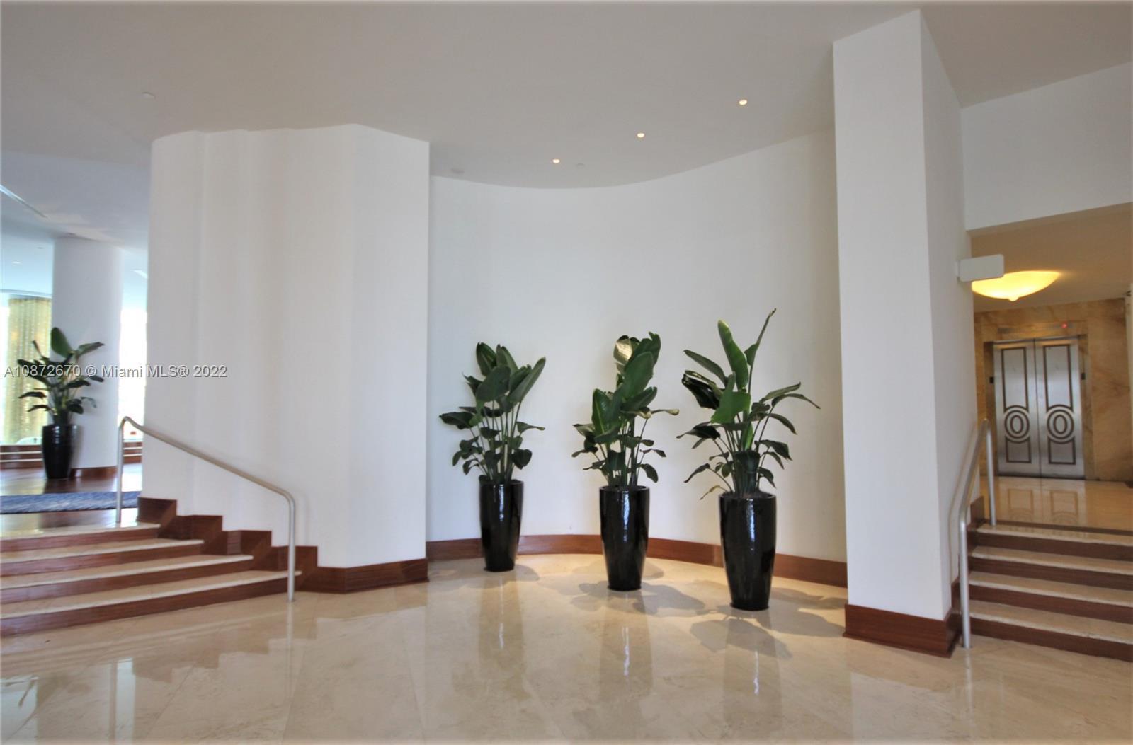 5161 Collins Ave # 902