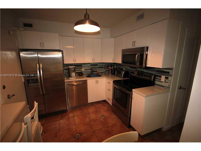 5161 Collins Ave # 902