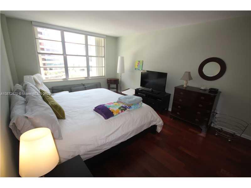 5161 Collins Ave # 902