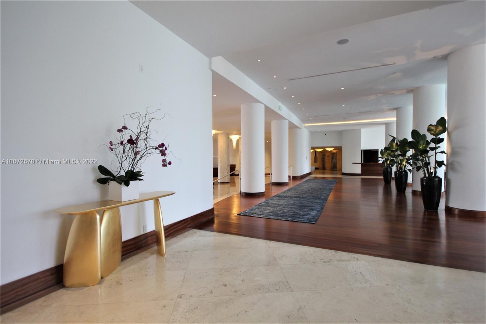 5161 Collins Ave # 902