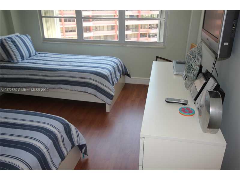 5161 Collins Ave # 902