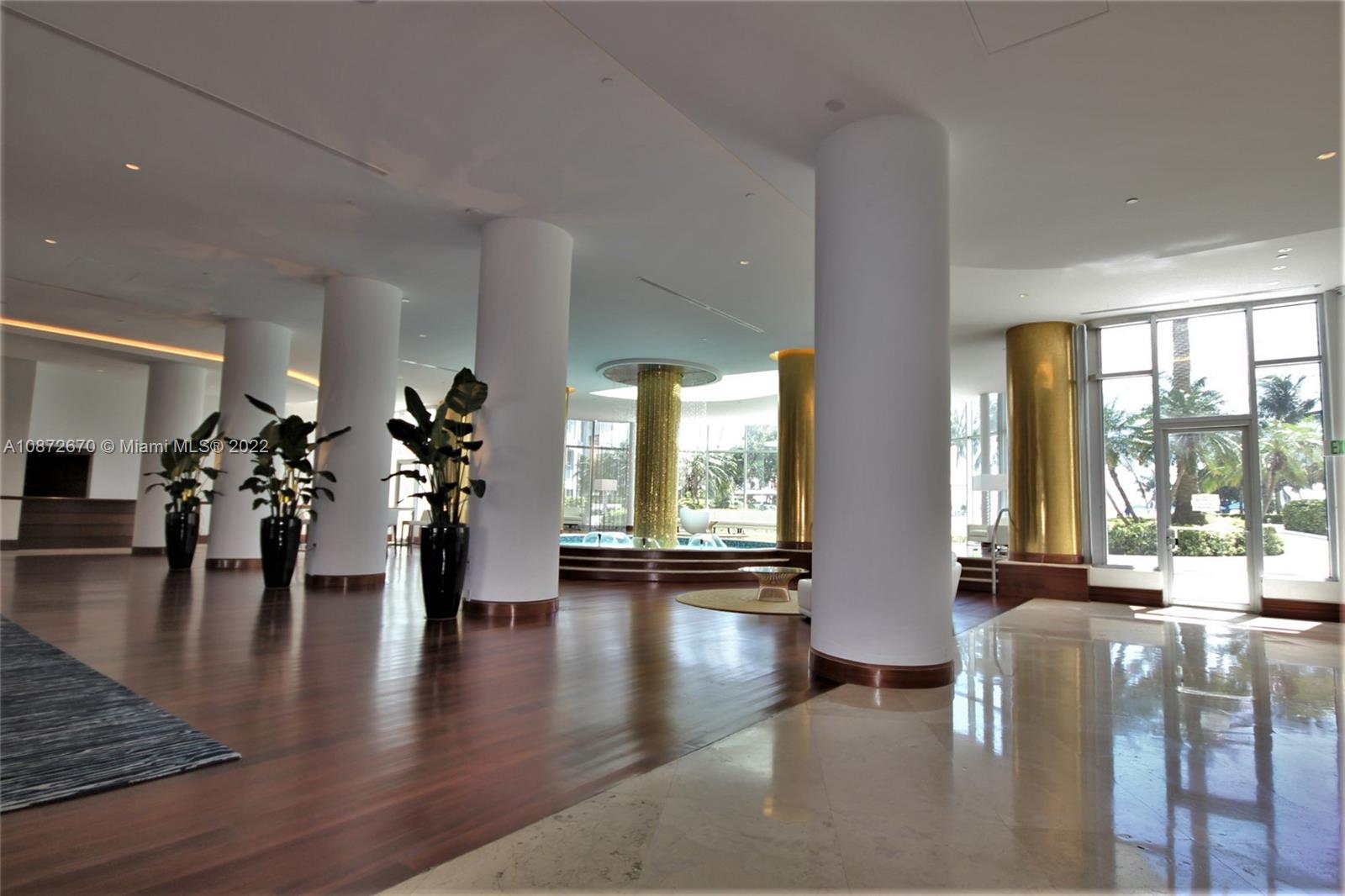 5161 Collins Ave # 902