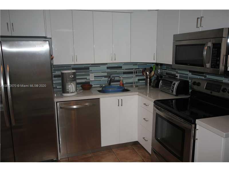 5161 Collins Ave # 902