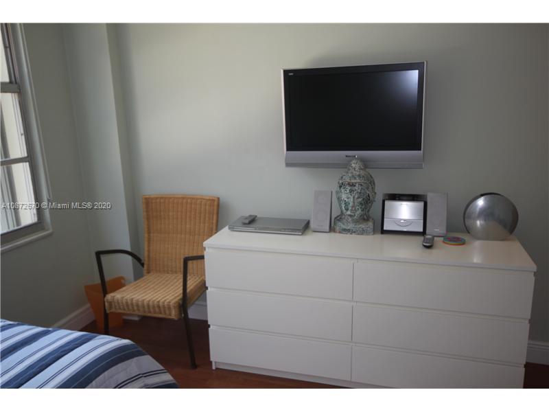 5161 Collins Ave # 902