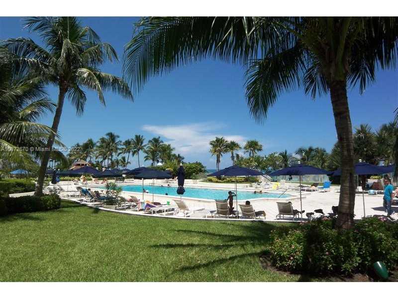5161 Collins Ave # 902
