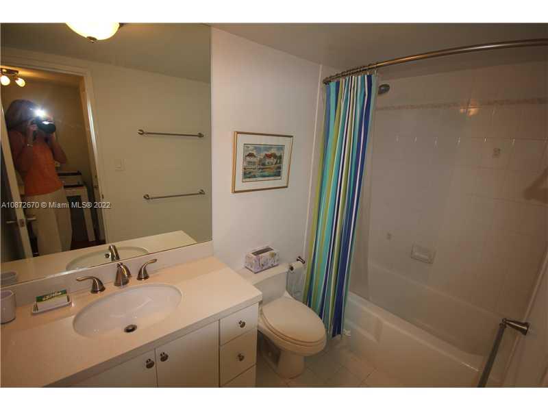 5161 Collins Ave # 902
